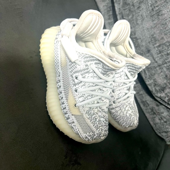 Yeezy Boost 350 V2 infants Baby & Walker 